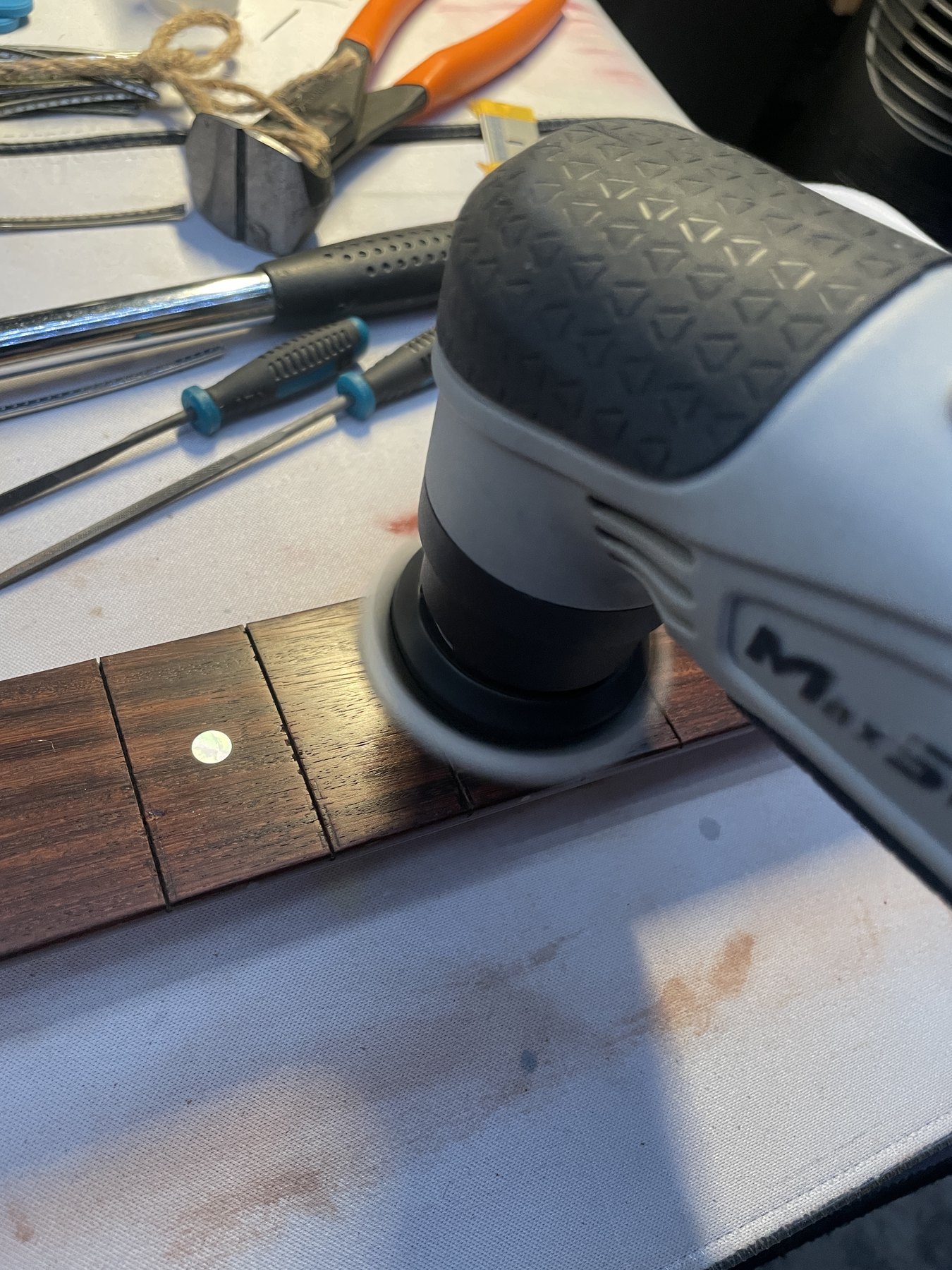 Rosewood fingerboard sanding and preparation before refretting